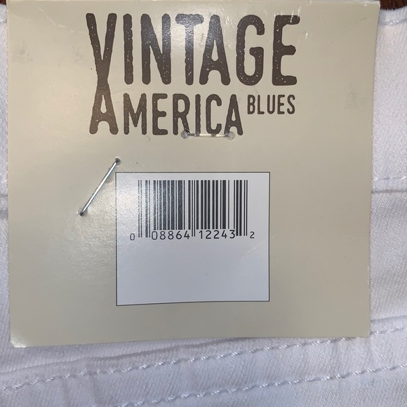 ⭐️NWT🆕White Floral Embroidered Denim SHORTS🌸 - Picture 8 of 10